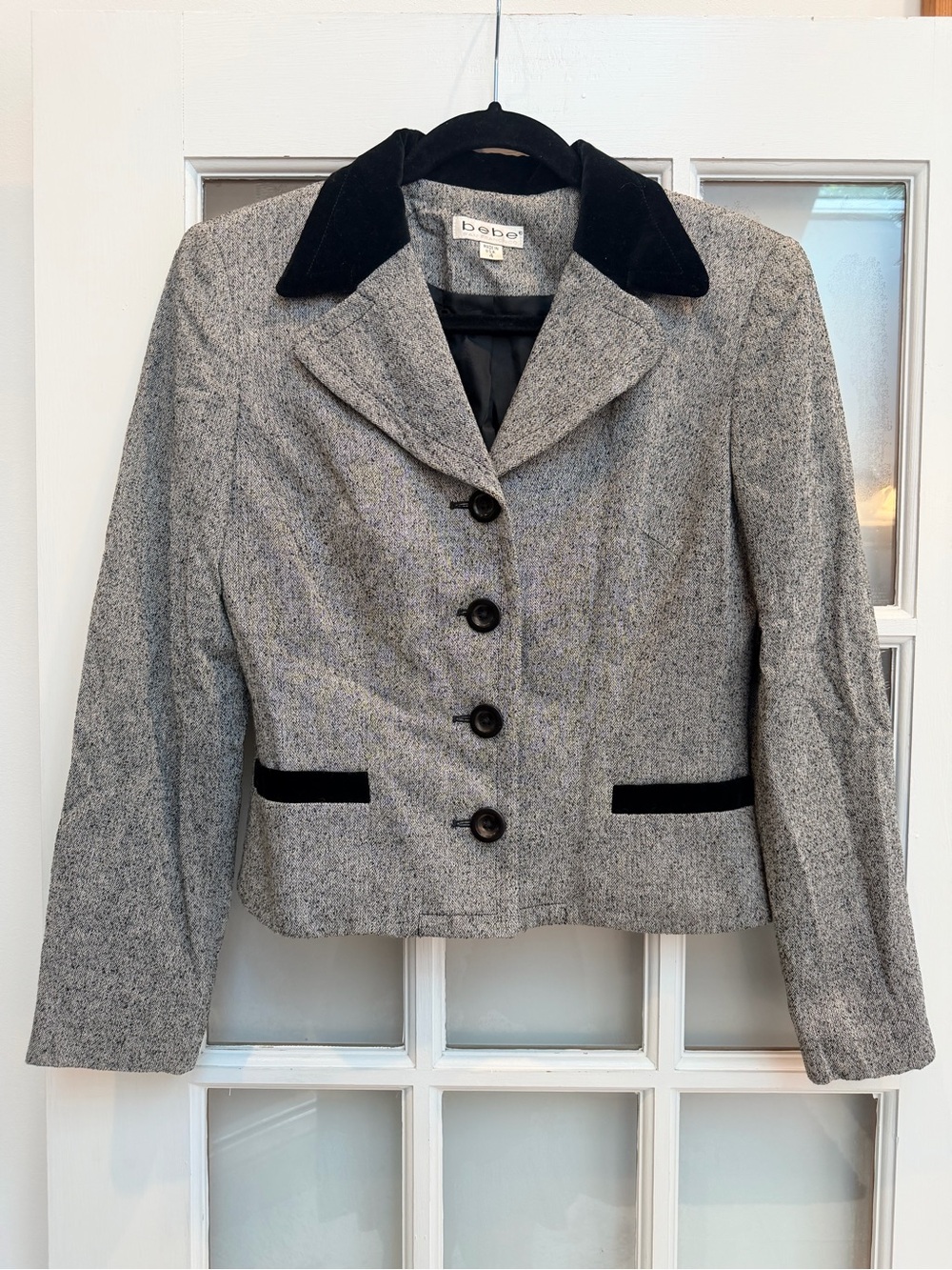 Vintage bebe Y2K 90’s Chic Gray Tweed Blazer Jacket Black Velvet Collar Size 4